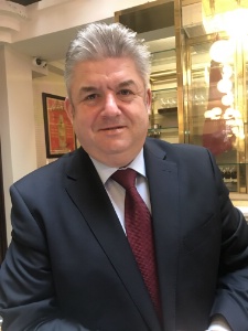 Thierry Grégoire, président de la branche des saisonniers de l'Umih : 'On a ce qu'on mérite. Si nous n'arrivons pas à recruter, c'est parce que nous avons une grille salariale obsolète.' Thierry Grégoire, président de la branche des saisonniers de l'Umih : 'On a ce qu'on mérite. Si nous n'arrivons pas à recruter, c'est parce que nous avons une grille salariale obsolète.'