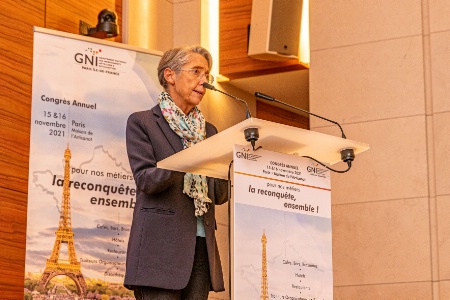 Elisabeth Borne, ministre du Travail, a réitéré sa confiance dans le secteur pour trouver des solutions à la crise de l'emploi.