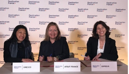 Signature de l'accord pour un tourisme durable entre Atout France, Expedia et The Unesco Pledge. Signature de l'accord pour un tourisme durable entre Atout France, Expedia et The Unesco Pledge.