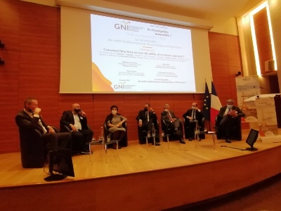 De g. à d. : François Gauthier (président des hôtels au sein du GNI), Laurent Fréchet (président de la branche restauration au sein du GNI), Maya Atig, Pedro Novo, Christophe Des Roseaux, Bernard Cabiron, Frédéric Visnovsky.