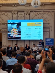 De gauche à droite : Marcel Benezet (GNI), Thibault Merendon (Fresh Me Up), Béatrice Gravier (EquipHotel), Damien Rodière (TheFork) et Nicolas Nouchi (CHD Expert), en débat à la CCI de Paris.