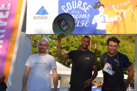 Podium des pros, avec de gauche à droite : Léandre Blachot (La Boite à sardine), 2e, Ayen Batcho (Le Palais), 1er, et Georges Dalban (Cafés Fraica), 3e.