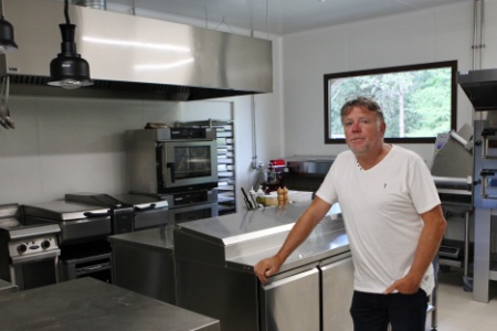 Principal investisseur dans ce projet, Christophe Guèze attend toujours de voir la cuisine flambant neuve s'animer.