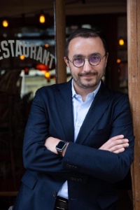 Stéphane Manigold : 'Aujourd'hui, il y a 300 000 personnes qui sont éloignés de l'emploi. Qu'ils viennent chez nous, nous sommes prêts à les former et à tendre la main à toutes les personnes en réinsertion.' Stéphane Manigold : 'Aujourd'hui, il y a 300 000 personnes qui sont éloignés de l'emploi. Qu'ils viennent chez nous, nous sommes prêts à les former et à tendre la main à toutes les personnes en réinsertion.'