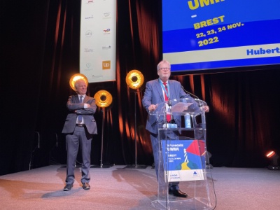Hubert Jan, au côté du maire de Brest, François Cullandre ouvre le congrès.