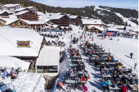 Les réservations de séjours au ski sont en hausse de 20 % par rapport à l'année dernière, selon France Montagnes.